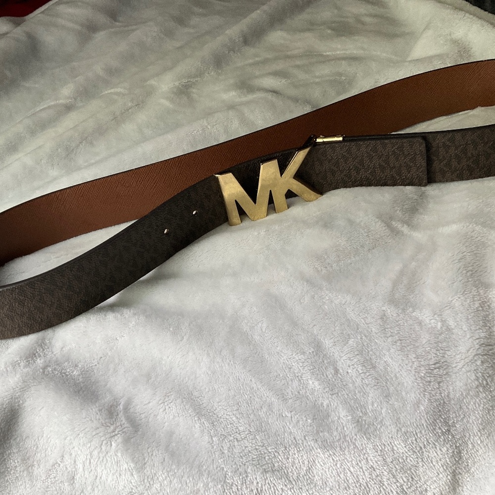 Mickeal kors belt